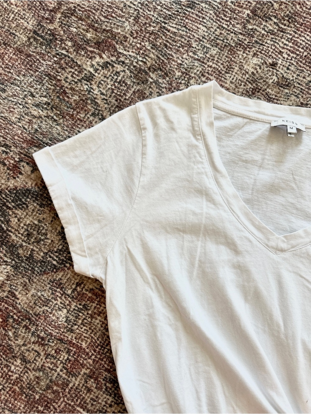 NWOT Reiss Basic White Cotton V Neck Tee Size Medium Casual Closet Staple Cozy - Picture 5 of 5